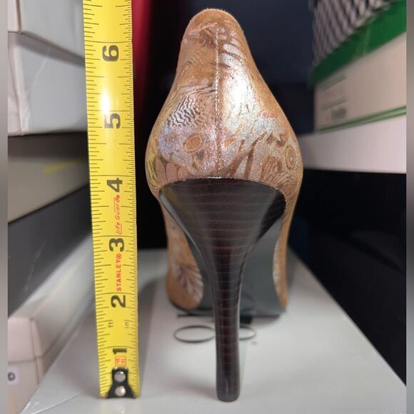 Nine West Silver & Gold Butterfly Pattern Leather Pump Womens Size 10 - Picture 12 of 12